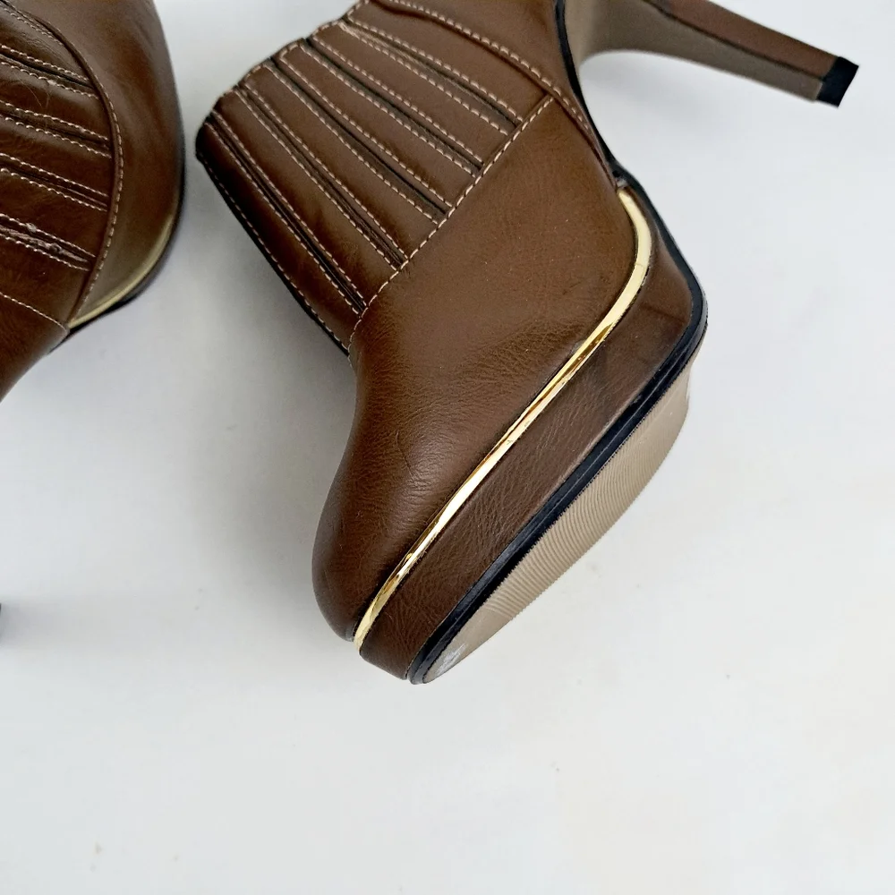 Mark Women's Brown Stiletto Platform Pumps With Gold accent  Sz 7